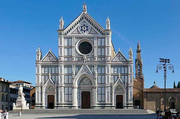 Fachada de la Basílica de la Santa Cruz en Florencia