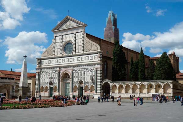 Facha de la Iglesia Santa María Novella en Florencia